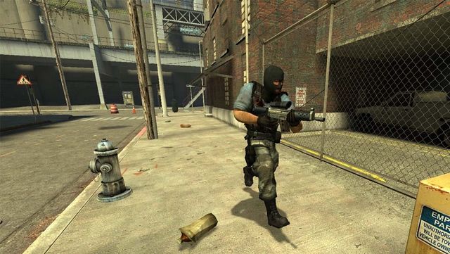 Counter-Strike: Source 4