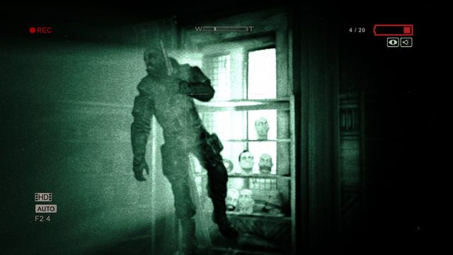 Outlast: Bundle of Terror 4